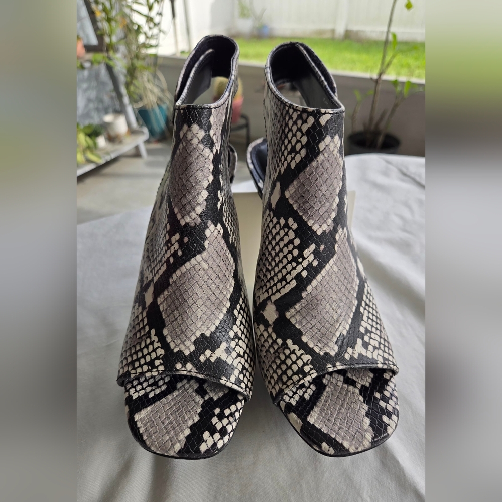 Like New | Vince Camuto Anglessi Snake Print Leather Stiletto Heels - Size 7.5